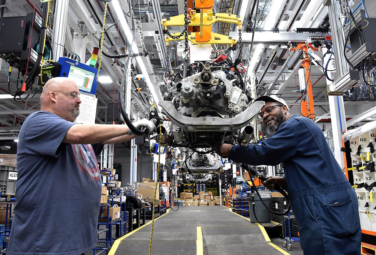 <h3 class="cms-H3-H3"><b>Ford</b></h3>
<br>
<br>La firma del óvalo cerró sus fábricas en los Estados Unidos, Canadá y México a partir del 19 de marzo. Según el fabricante, la producción de sus vehículos estará paralizada hasta el 30 de marzo.