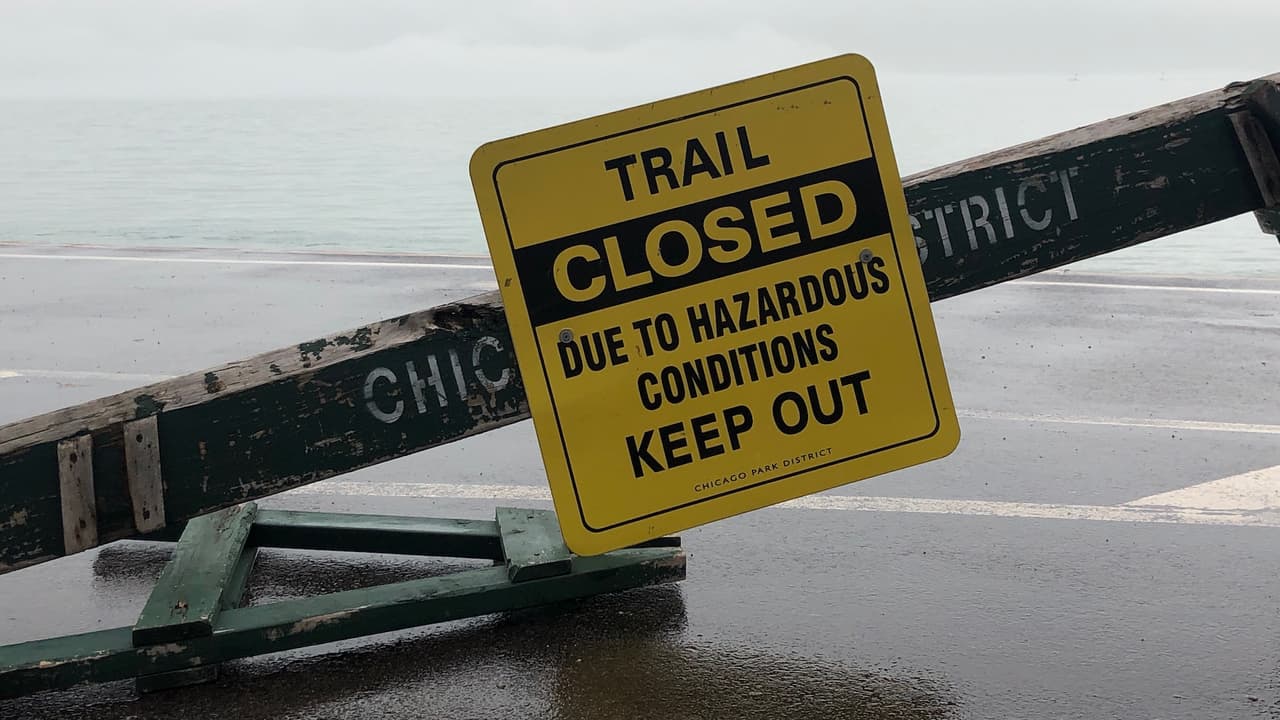 Se espera que algunas olas puedan llegar a más de 10 pies y que vientos puedan llegar a 40 o 50 millas por hora. Si pasas por el área, ten cuidado.