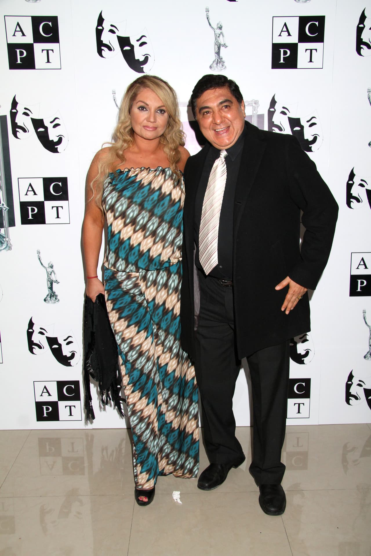 "No sabemos si sólo estaba en ese tumor o lo tiene en otro lado", así lo confirmó en exclusiva para Univision Entretenimiento Yodi Marcos, esposa del actor.