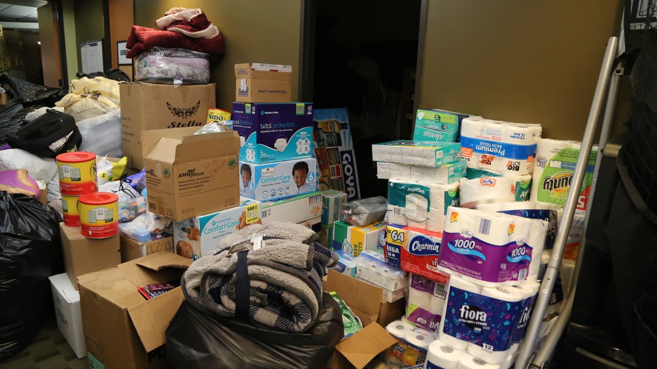 Raúl 'El Pelón', Carla Medrano y El Feo ya están en Texas y quedaron sin palabras por ver el apoyo de todos sus radioescuchas en Dallas.