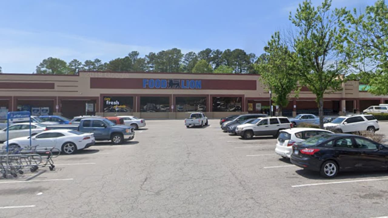 Matan a balazos a joven de 19 años afuera de un Food Lion en Raleigh