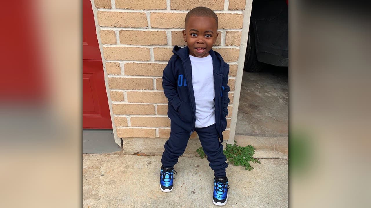 <b>Julio 3 de 2019:</b> El niño 
<a href="https://www.univision.com/local/houston-kxln/indignacion-por-la-muerte-a-tiros-de-un-nino-de-dos-anos-al-norte-de-houston">Ivory West Jr</a>., de 2 años, murió baleado cuando dos hombres entraron a su casa por la cochera donde estaban el padre del pequeño y un amigo y empezaron a disparar. La tragedia sucedió en los departamentos Trailing Vine Place en la ciudad de Spring, al norte de Houston.