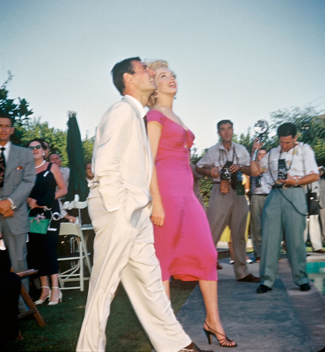 Viviendo la vida glamorosa con otros ricos y famosos de la época.