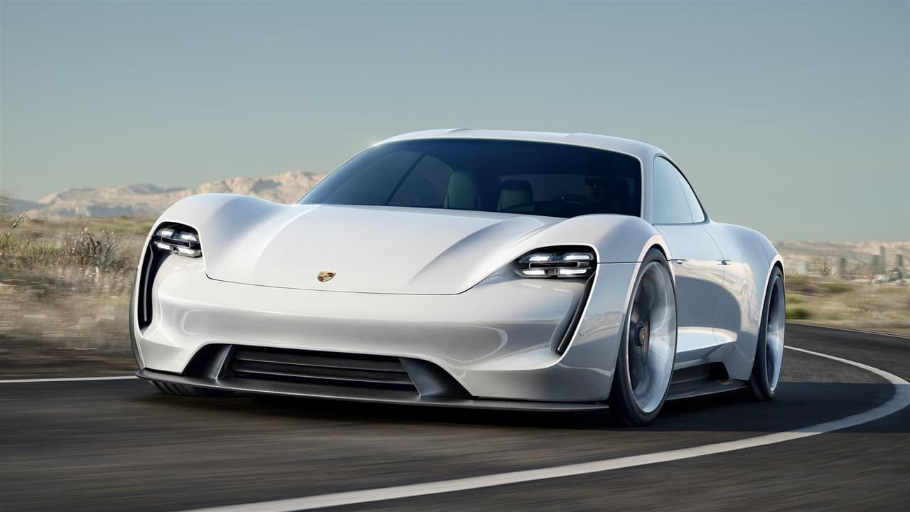 Desde su debut en el 
<b>Auto Show de Frankfurt en 2015</b>, el 
<b>Porsche Mission E </b>se ha mantenido en la mente de fanáticos y analistas automotrices por igual. El estilizado sedán eléctrico alemán presagia a toda una familia de autos eléctricos de uno de los principales líderes tecnológicos de la industria automotriz.
<br>