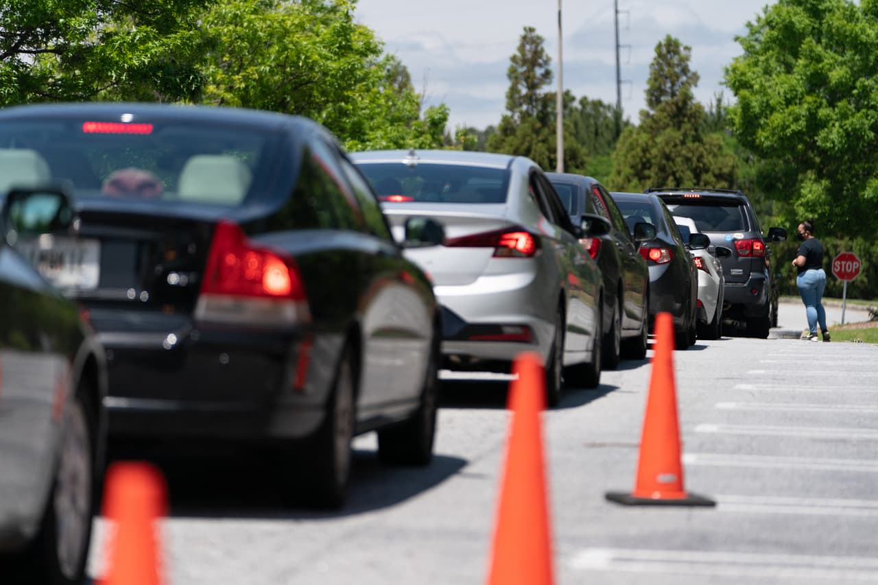 "Es vital que los automovilistas no abrumen el sistema llenando sus tanques", dijo De Haan.