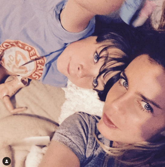 Por otro lado, Paulo llegó a la vida de Sabine Moussier en 2006 y aunque mantiene un perfil más alejado de las cámaras, en ocasiones enternece el Instagram de su famosa mamá.