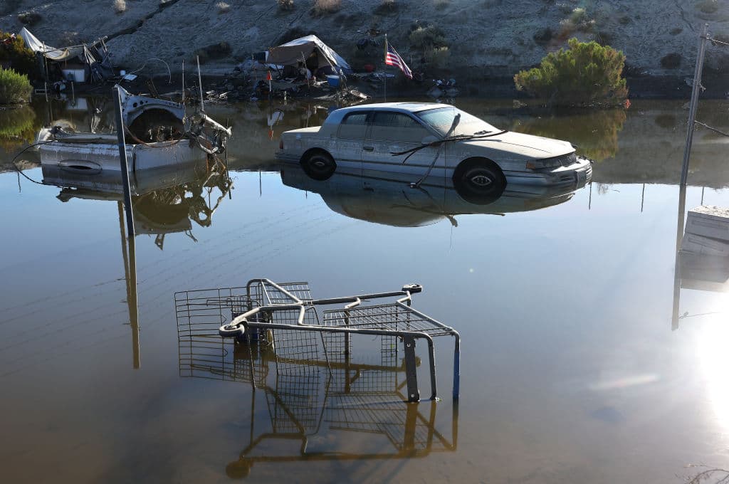 Un día después del paso de la tormenta tropical Hilary por el sur de California, todavía había inundaciones en 'Cat City'.