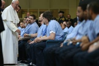 Francisco visitó a presos y criticó sistemas penitenciarios que no ayudan a reinserción