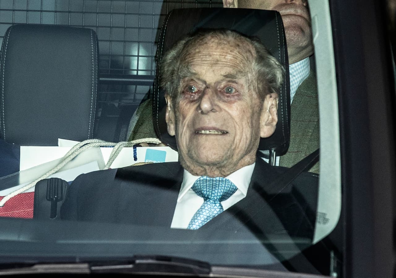 Tampoco se hace alusión como causa de muerte a la "infección" que el príncipe Philip tuvo mientras estuvo hospitalizado días antes de su muerte. El palacio de Buckingham fue poco preciso sobre los detalles que aquejaron al esposo de la reina mientras estuvo en el hospital. 
<br>