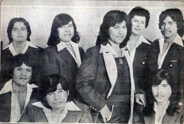 Desde temprana edad, Rigo aprendió a tocar varios instrumentos musicales que había en su casa ya que su padre tocaba en una banda, además su mamá le regaló una guitarra maltratada que con empeño reparó.
<br>