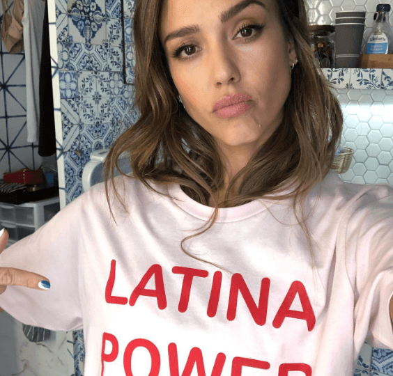 En su cuenta de Instagram cuenta con más de 19 millones de seguidores y comparte su día a día, su etapa como mamá y empresaria.