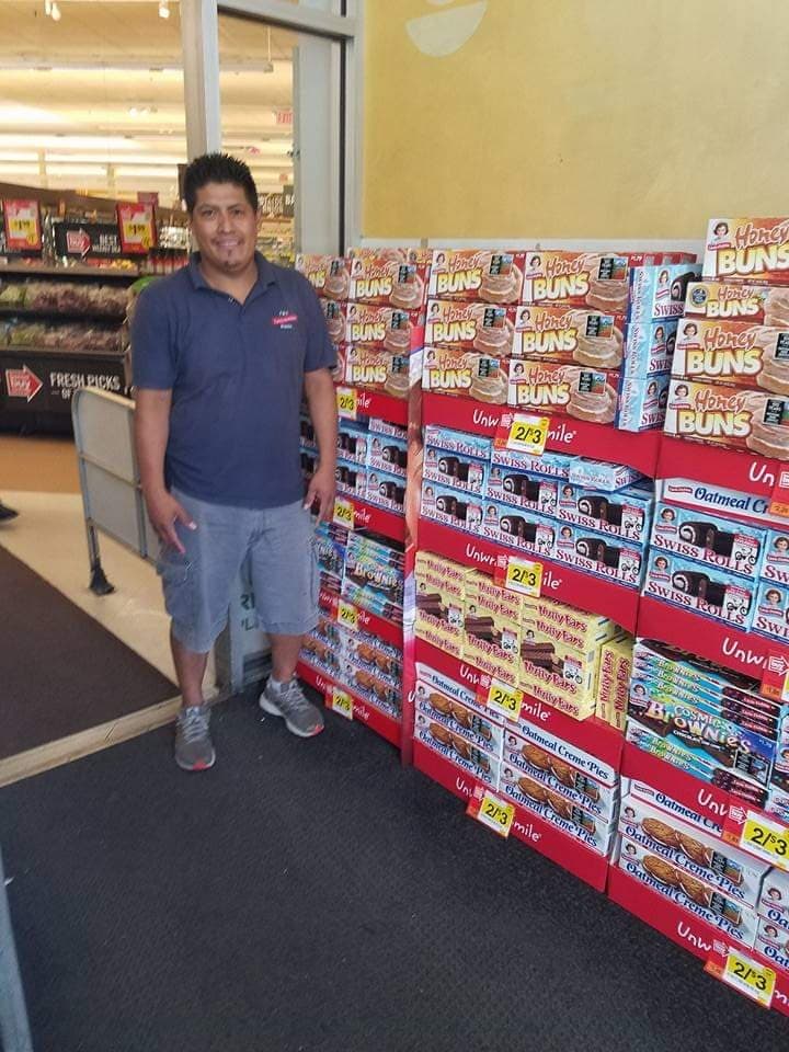 Jesús Cazalez trabaja como conductor de entregas a domicilio durante el brote de coronavirus