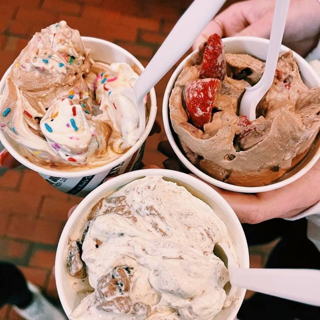 <b><a href="https://www.goodberrys.com/">Número 10: Goodberry's Frozen Custard (13260 Strickland Rd, Raleigh)</a></b>. Se precia de ofrecer natillas congeladas que se elaboran frescas cada hora justo delante de tus ojos.
