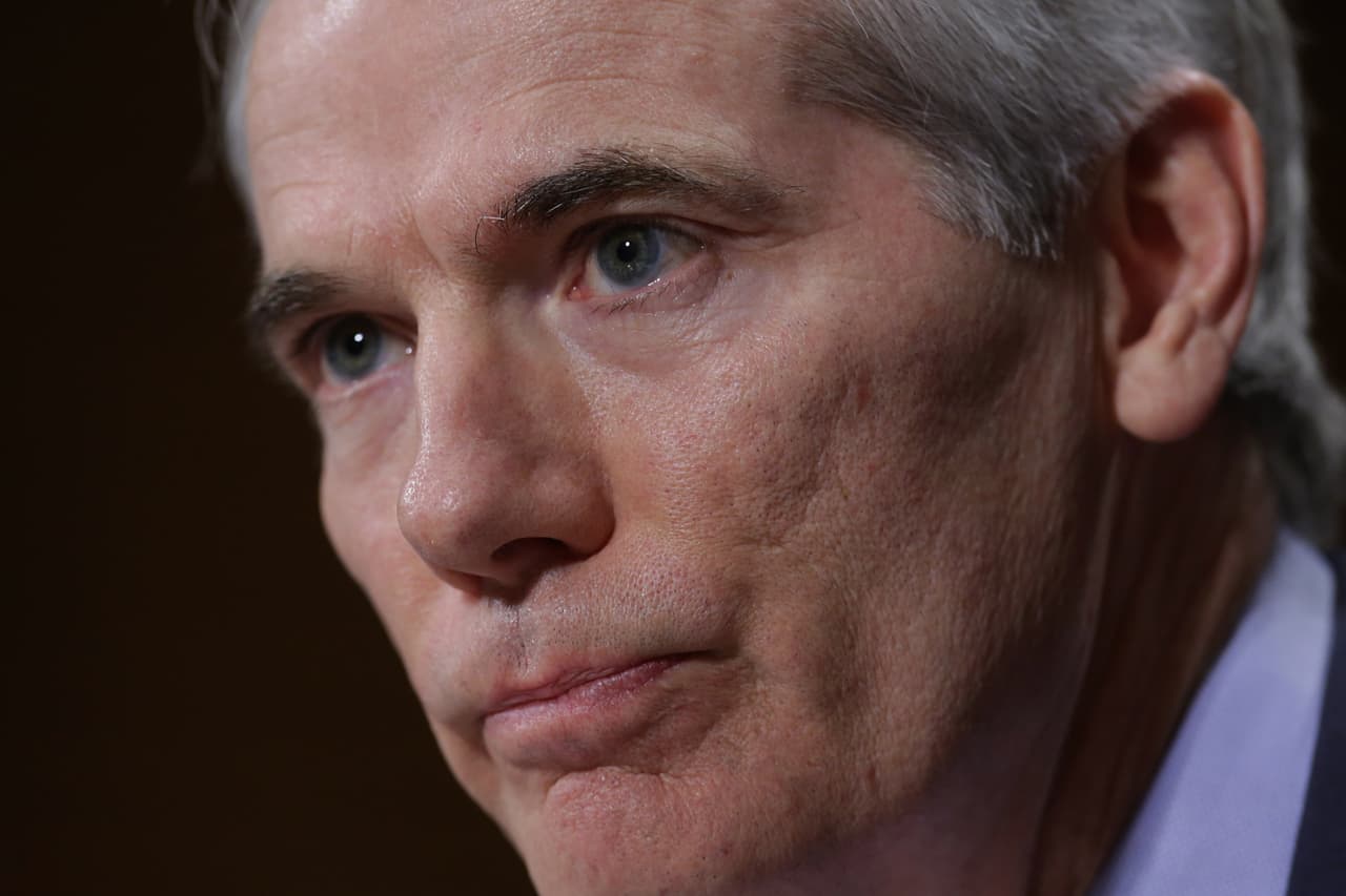 A Portman le preocupa el acceso al tratamiento de adicción a los opioides, en medio de la
<a href="http://www.univision.com/noticias/drogas-y-adicciones/las-muertes-por-sobredosis-de-opioides-llega-a-cifras-historicas-en-eeuu">epidemia</a> que se vive en el país.