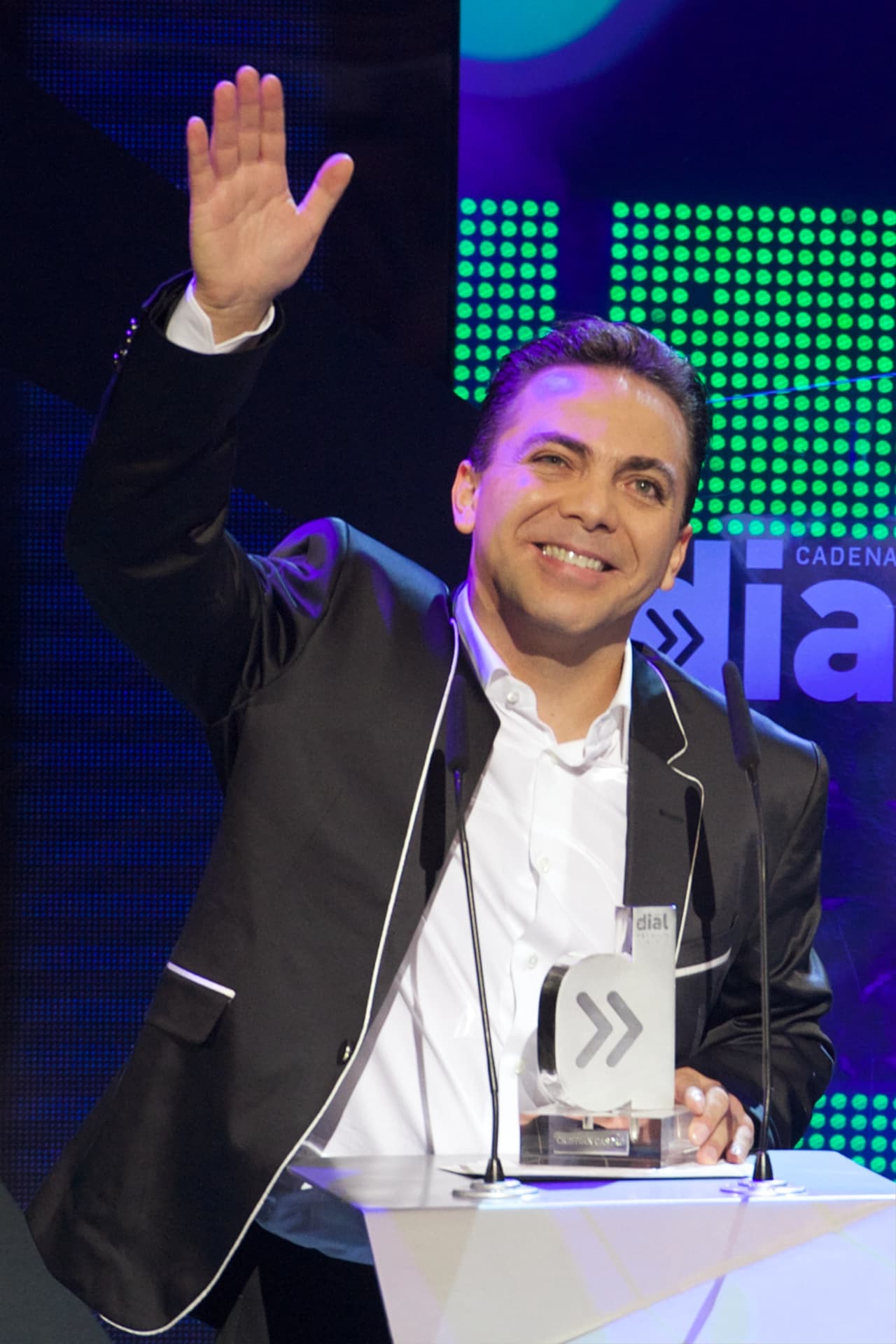 El cantante recibió una invitación de su 'comadre' Angélica Rivera para pasar esta fecha tan importante en Los Pinos.