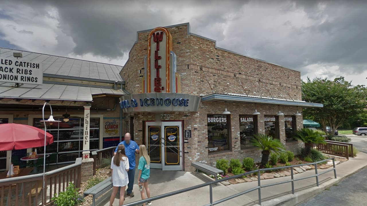 Cierran un restaurante Willie's Grill & Icehouse al dar positivo por coronavirus uno de sus empleados