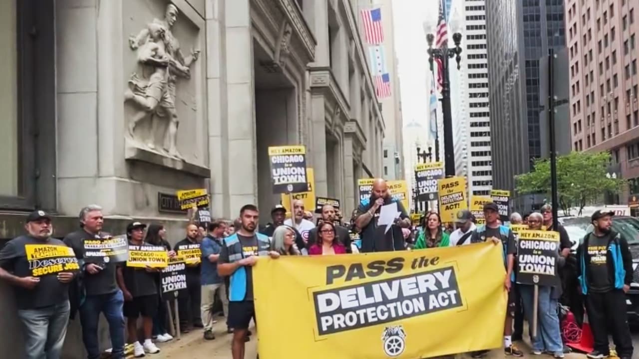 Trabajadores subcontratados de Amazon exigen mejores condiciones laborales; presentan ordenanza en Chicago