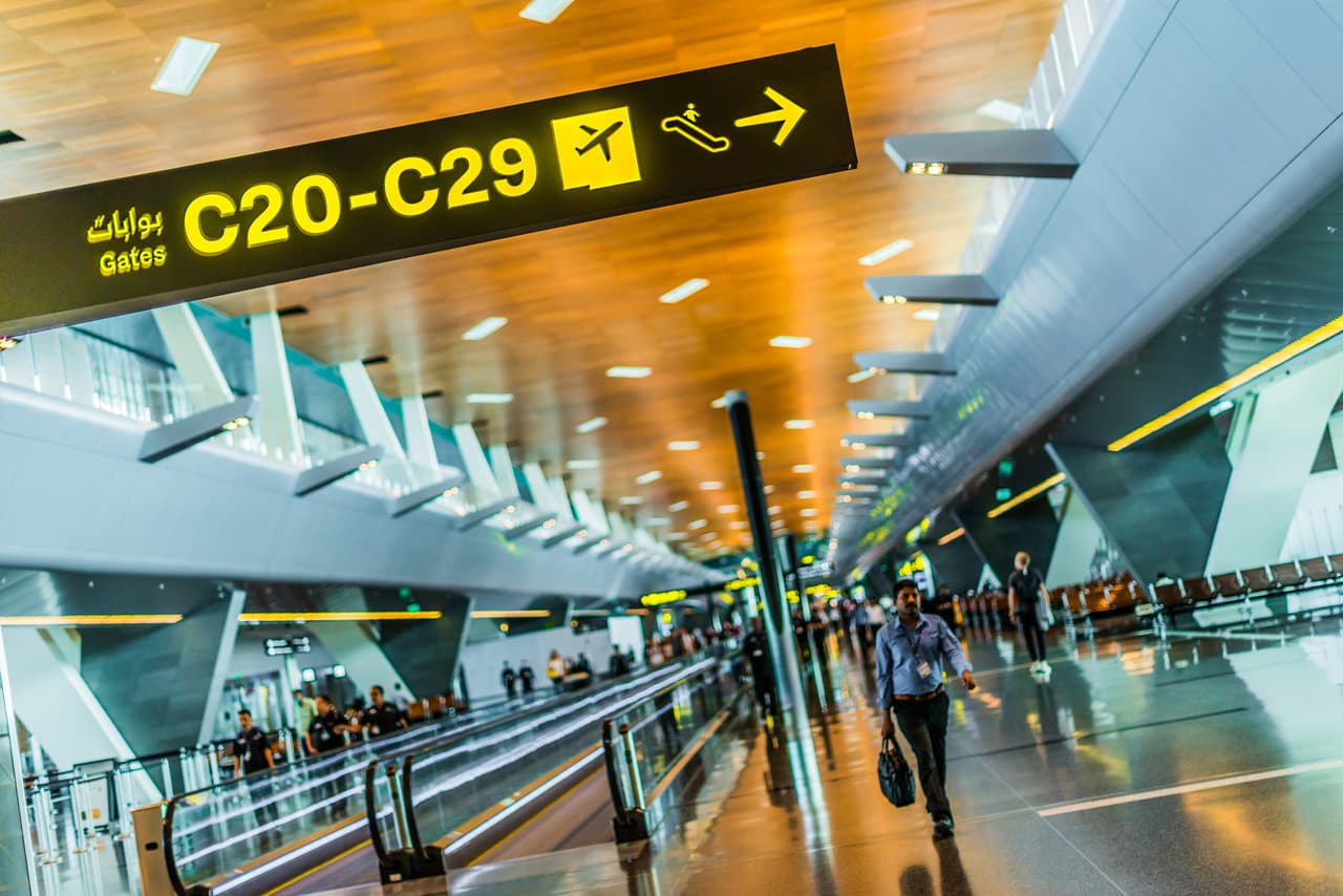 <b>Puesto 1. Aeropuerto internacional de Hamad (Doha, Qatar).</b>
<br>
<br>Según el estudio, es el mejor aeropuerto de Medio Oriente y el mejor aeropuerto del mundo en la categoría de 25 a 35 millones de pasajeros. También tiene el mejor personal aeroportuario de la región.