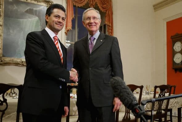 Tras la reunión privada con Obama, Peña Nieto sostendría un encuentro con el líder de la mayoría demócrata del Senado, Harry Reid, y hará declaraciones a la prensa antes de viajar a Canadá, donde mañana se reunirá con el primer ministro canadiense, Stephen Harper.