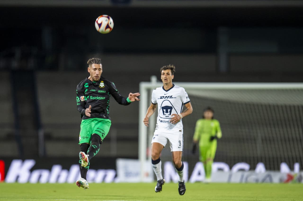 Con gol de Juan Dinenno desde los once pasos, los Pumas vencen 1-0 a Santos y se quedan con los tres puntos. Pumas rompe una mala racha de seis partidos sin ver la victoria y Santos se queda en la quinta posición del torneo.