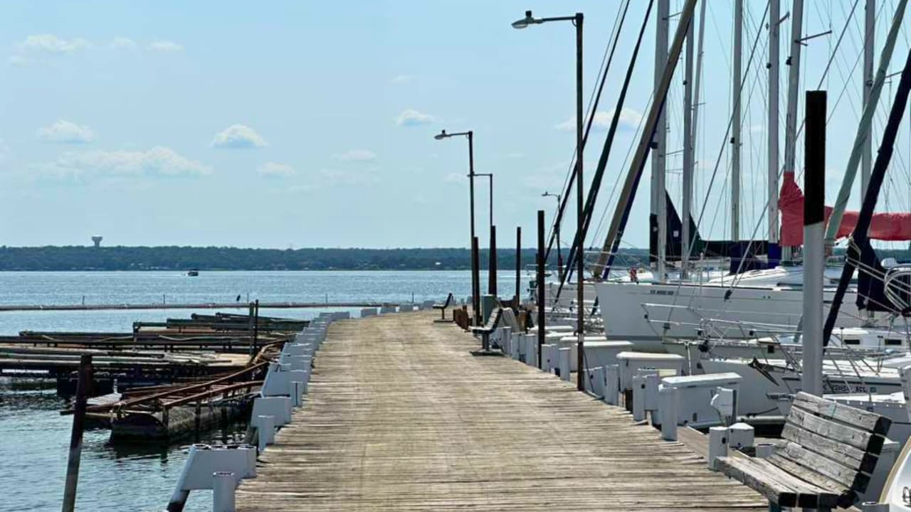 <h3 class="cms-H3-H3">Condolencias y apoyo </h3>
<br>En la recuperación participaron también Texas Parks and Wildlife Game Wardens y el Departamento de Bomberos de Eagle Mountain. 
<br>“El TRWD extiende 
<b>sus más profundas condolencias a la familia y amigos de la víctima en este momento tan difícil</b>”, indicaron en un comunicado.