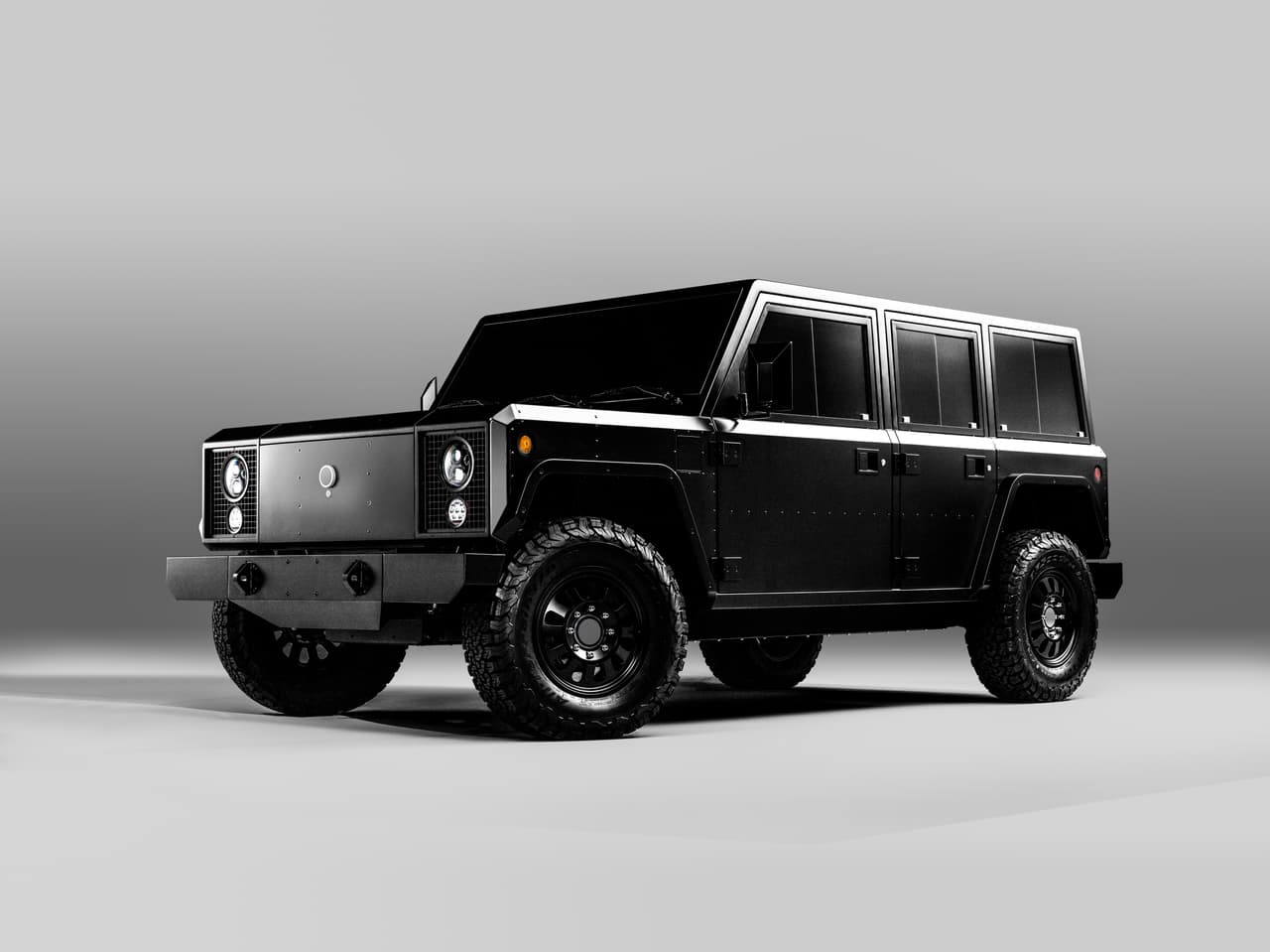 Bollinger Motors planea fabricar sus modelos B1 y B2 con los que pretende conquistar el segmento de las SUVs y pickups. Ambos modelos son motivados por motores eléctricos y cuentan con atractivas características para dominar hasta los terrenos más desafiantes.
