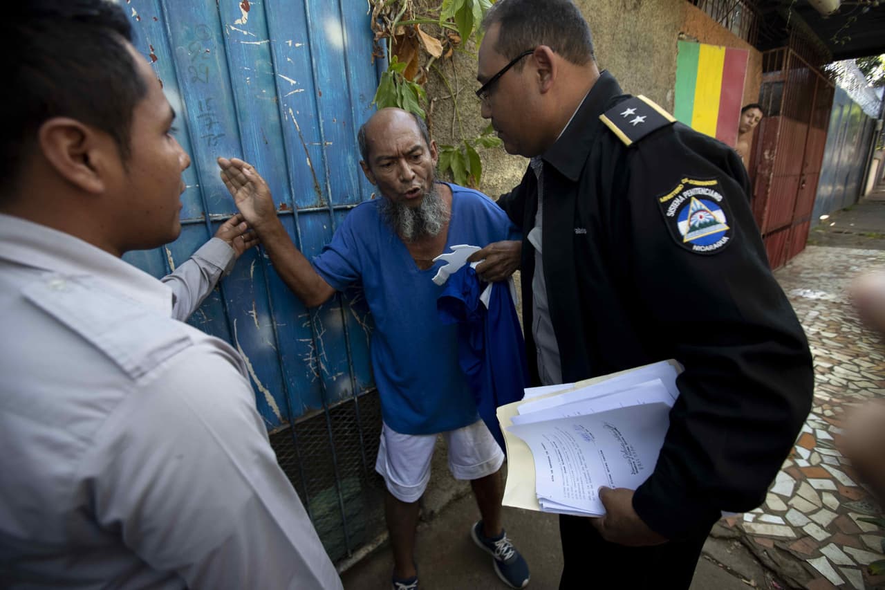 El veterano maratonista Alex Vanegas fue capturado "por alteración al orden público" el 2 de noviembre pasado cuando cantaba el himno nacional de Nicaragua en un cementerio de Managua,.
