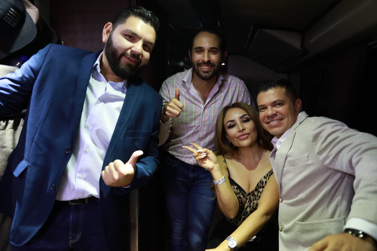 <b>Jorge Medina</b> platicó con los locutores antes de su presentación y ellos le sacaron sus trapitos al sol.