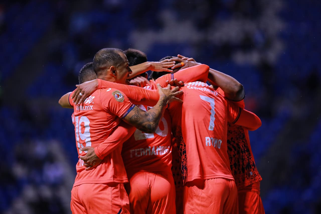 Cruz Azul rescató un punto con 10 hombres por 35 minutos en Puebla.