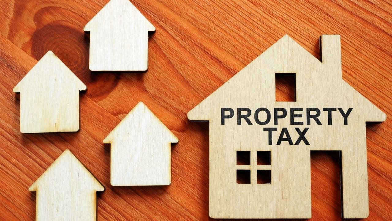 <b><a href="https://www.revenue.pa.gov/IncentivesCreditsPrograms/PropertyTaxRentRebateProgram/Pages/default.aspx?fbclid=IwAR0xbr_Rmpe6qeQLUAeA5cfCmOCNdYDwZFLzYhgPqxE_pXgMywJnBnsuRNI" target="_blank">Property Tax/Rent Rebate Program</a>: </b>El programa de reembolso beneficia a los residentes de Pensilvania elegibles de 65 años o más; viudas y viudos mayores de 50 años; y personas con discapacidades mayores de 18 años. El límite de ingresos es de $35,000 al año para propietarios de viviendas y $15,000 al año para inquilinos, y se excluye la mitad de los ingresos del Seguro Social.