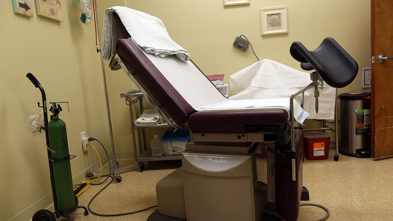 Gobernador Gavin Newsom propone destinar fondos para ofrecer acceso gratuito al aborto en California