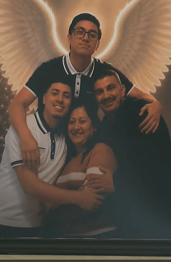 Posteriormente fueron detenidos en el
<b> Centro de Detención de Florence, Arizona,</b> 
<b>donde un juez ordenó su deportación expedita a México. </b>
<br>
<br>Kevin, por su parte, también tomó la decisión de regresar a a México para reunirse con ellos.
