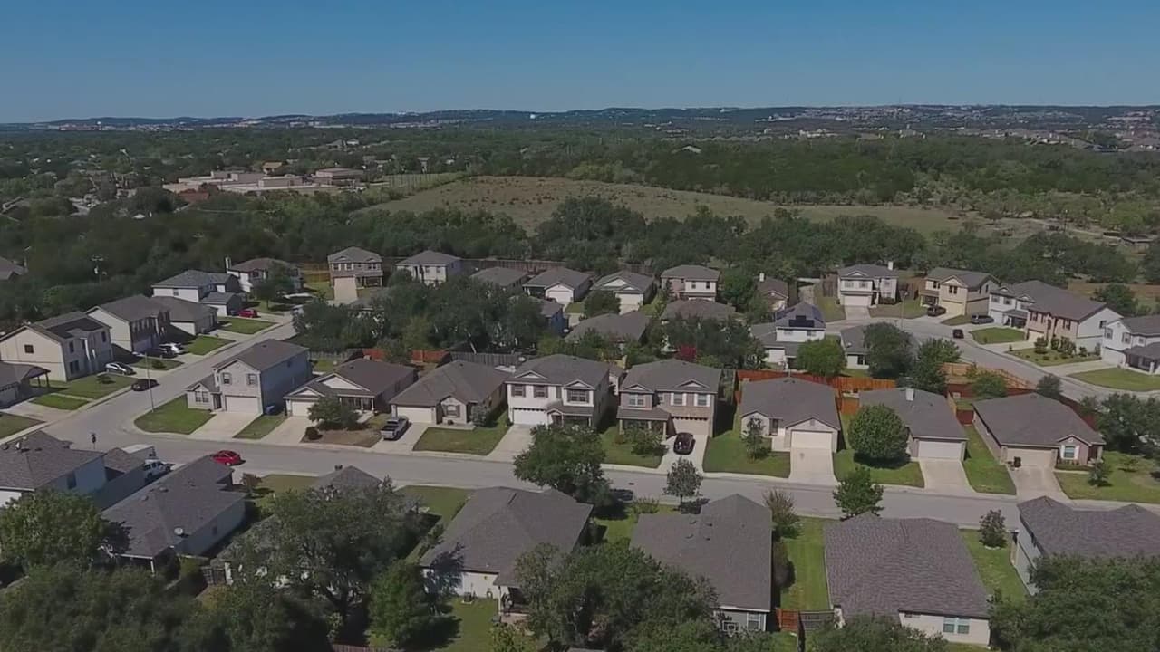 Los altos costos de las hipotecas hacen inaccesible comprar casa a trabajadores