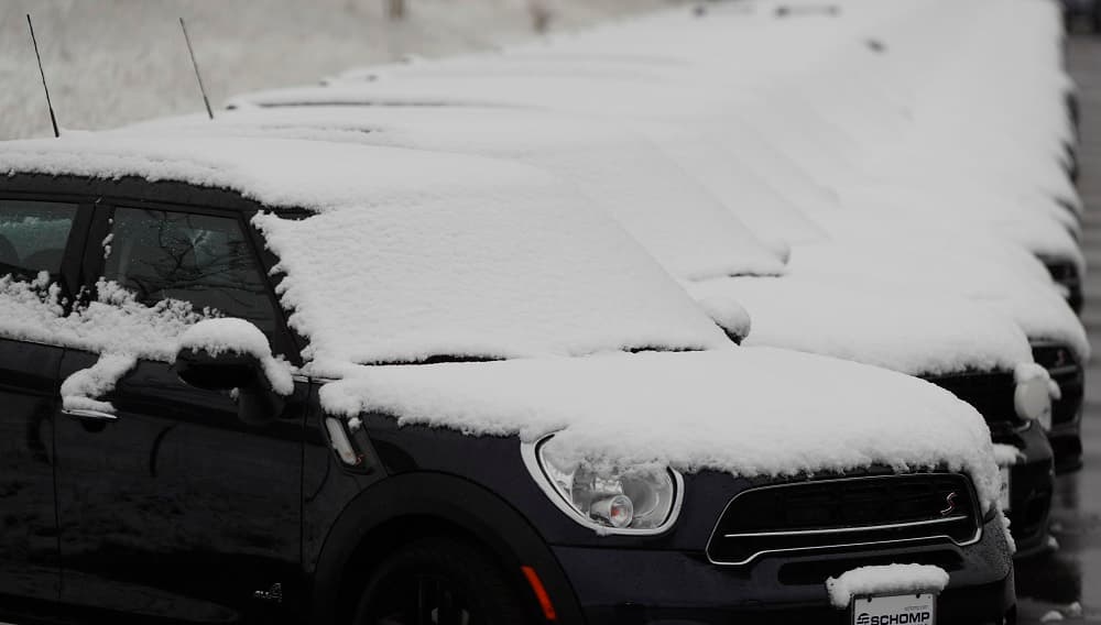 Colorado también ha comenzado a prepararse para las temperaturas gélidas del próximo invierno. De esta manera quedó esta fila de autos en Highlands Ranch el pasado jueves.