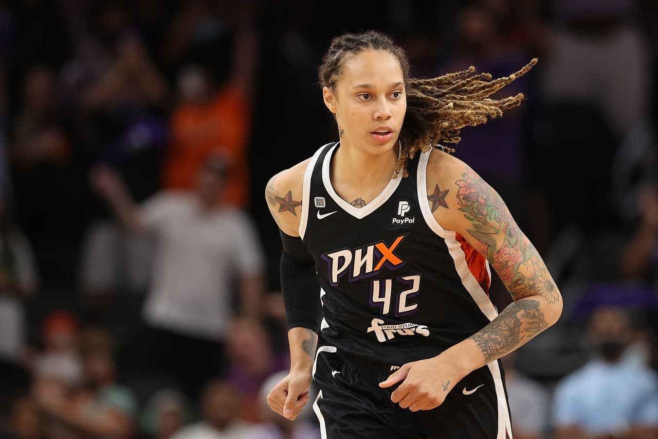 Exigen la liberación de la basquetbolista de Houston Brittney Griner tras ser detenida en Rusia 