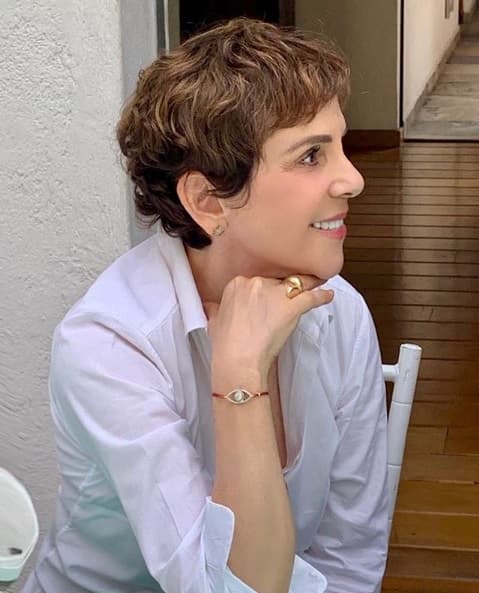 El pasado 11 de octubre, la actriz ofreció una plática sobre la prevención del cáncer de mama en la Legislatura del Congreso de la Ciudad de México, en donde contó que a ella le detectaron la enfermedad en una etapa tardía e incluso,
<b> su diagnóstico fue confuso</b> por los síntomas que presentó.