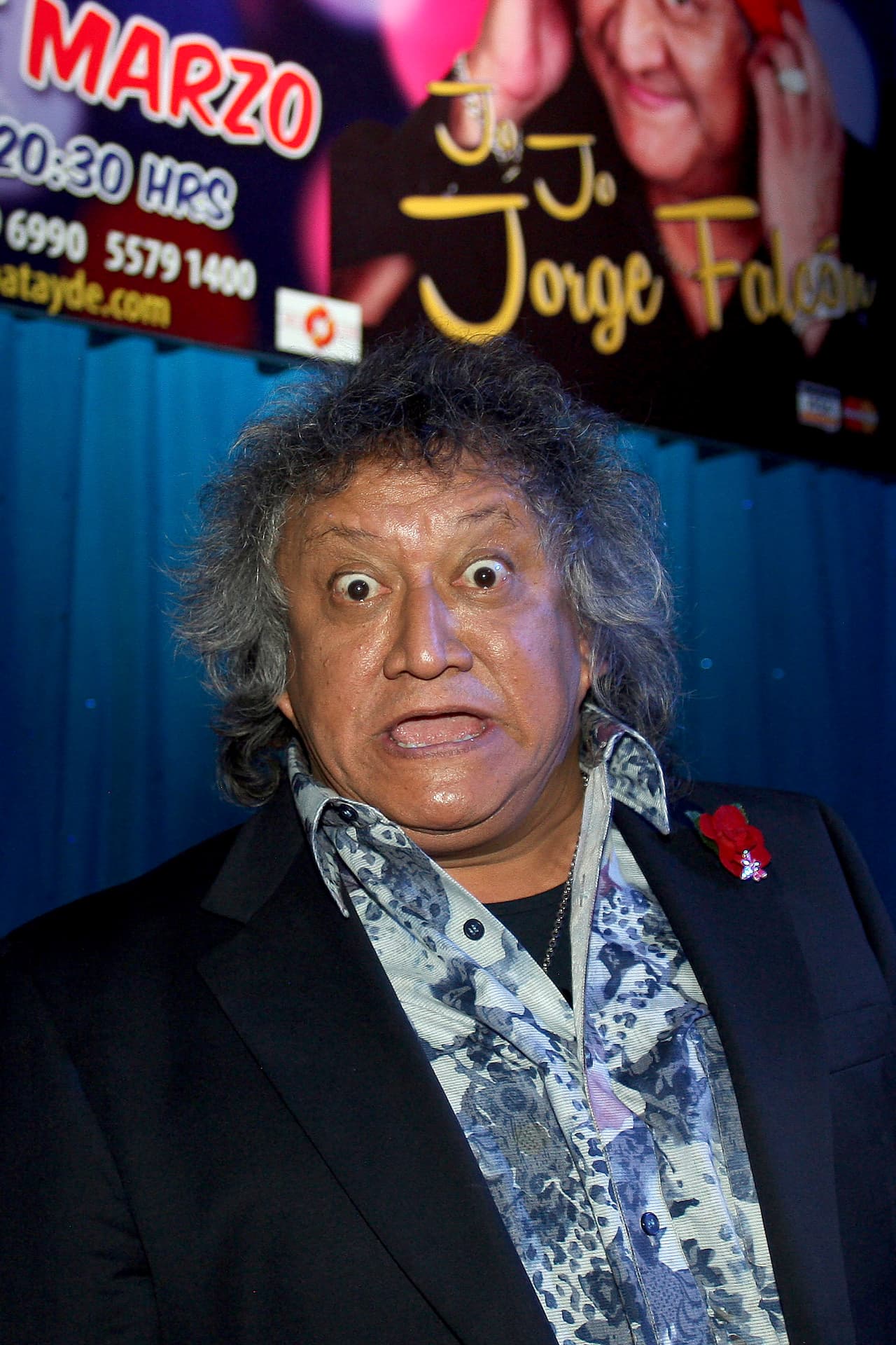 Recordó que, en vida, José José coincidió muchas ocasiones con él y vinieron a su memoria aquellos días en los que mientras el cantante se presentaba en El Patio, él lo hacía en El Capri, dos de los centros nocturnos más emblemáticos de la Ciudad de México. 
<br>