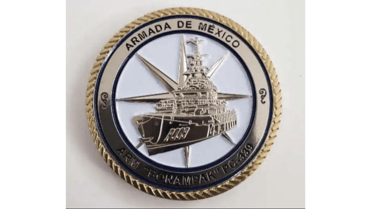 Medalla conmemorativa en honor a Gloria Cházaro