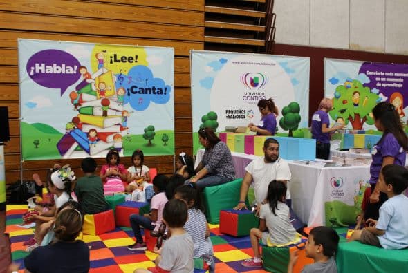 Miles se dieron cita en la séptima edición de la Feria de Educación que se festejó en Cal State Dominguez Hills. Te compartimos fotos de la concurrida celebración escolar.