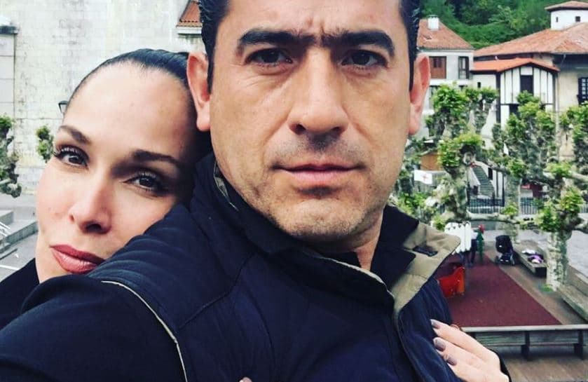 La víctima fue baleada en el torso. Isaías Gómez inauguró el sábado 29 de septiembre el 
<b><a href="http://bajioweb.com/2018/10/01/abre-hotel-boutique-de-cantera-y-plata-en-san-miguel-de-allende/">hotel boutique 'De Cantera y Plata'</a></b> y el restaurante Miguela, en San Miguel de Allende, donde se celebró una fiesta.