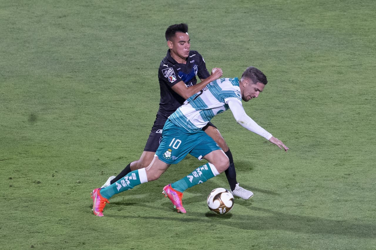 Eduardo Aguirre y Ayrton Preciado son los encargados de consumar la voltereta 2-1 sobre Santos y toman una ligera ventaja en las eliminatorias.