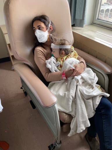 A salir del quirófano ya diferencia ya era evidente. La recuperación fue más sencilla de lo que la madre de Chloe anticipó. "En cuestión de 24 horas ya era ella misma", cuenta a Univision Noticias.