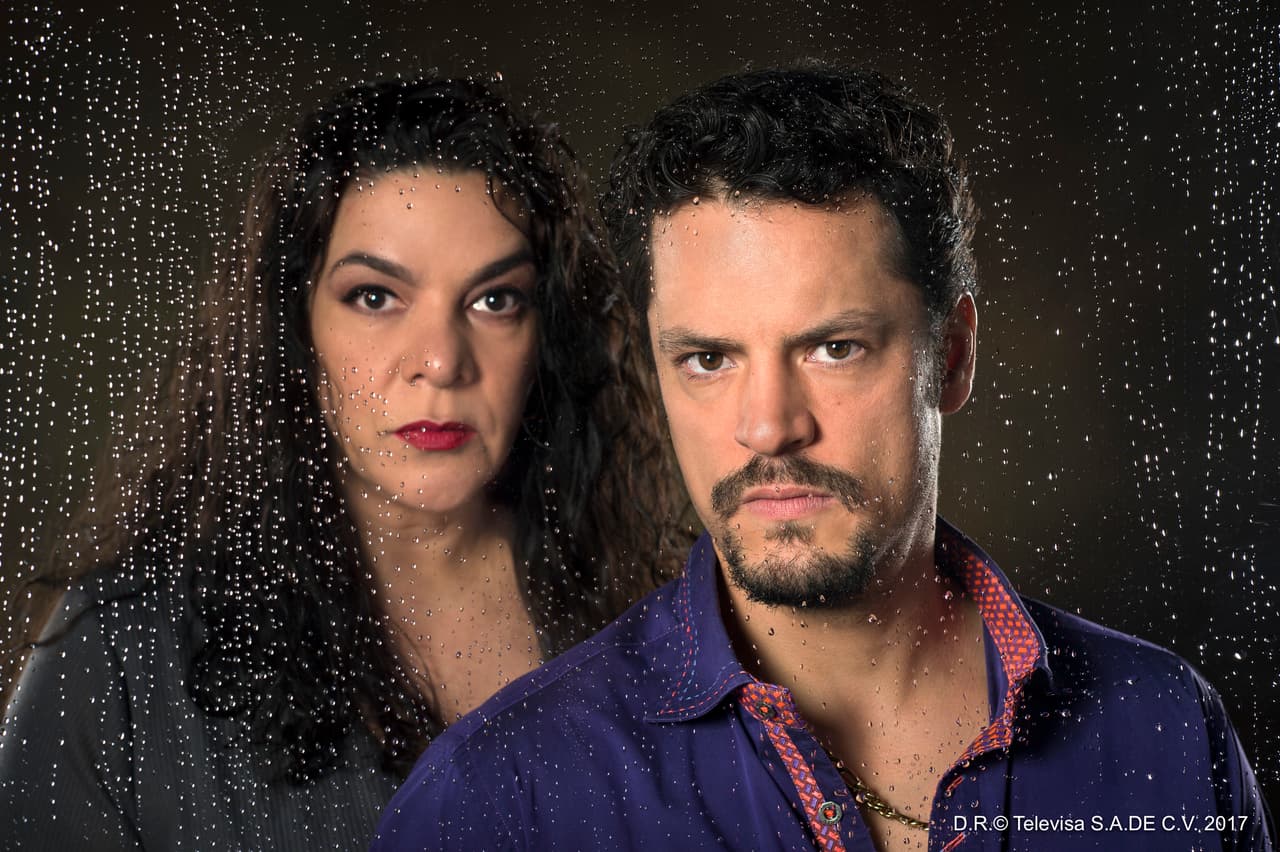 'Antonia' y 'Fausto' son calculadores, fríos y de malos sentimientos, los une el amor por el dinero y una extensa red de prostitución en la que están inmiscuidos. No te pierdas el gran estreno de '
<a href="http://www.univision.com/novelas/la-doble-vida-de-estela-carrillo"><b>La doble vida de Estela Carrillo</b></a>' por Univision el próximo 8 de mayo en punto de las 9pm/8c.