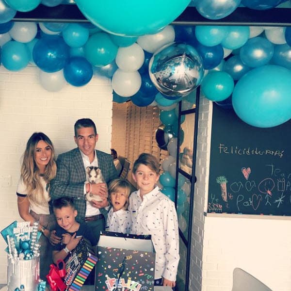 El pasado 6 de marzo 
<b><a href="https://www.univision.com/shows/pequenos-gigantes/mira-la-transformacion-de-galilea-montijo-a-lo-largo-de-su-carrera-fotos">Galilea Montijo</a></b> le preparó una linda sopresa de cumpleaños a su esposo 
<b><a href="https://www.univision.com/shows/pequenos-gigantes/la-boda-de-galilea-montijo-entre-pequenos-gigantes-y-el-gran-show-de-los-peques">Fernando Reina</a></b> para celebrar sus 40 años.