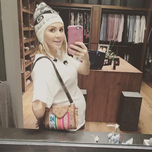 Estuvo muy apapachada por sus fans, quienes no dejaron de mandarle regalitos: "Feliz con mi regalo que me mando desde Perú mi querida Anita Linda @sarachoteamoficial mi gorro y mi bolsita 😍 te quiero Anita Gracias".