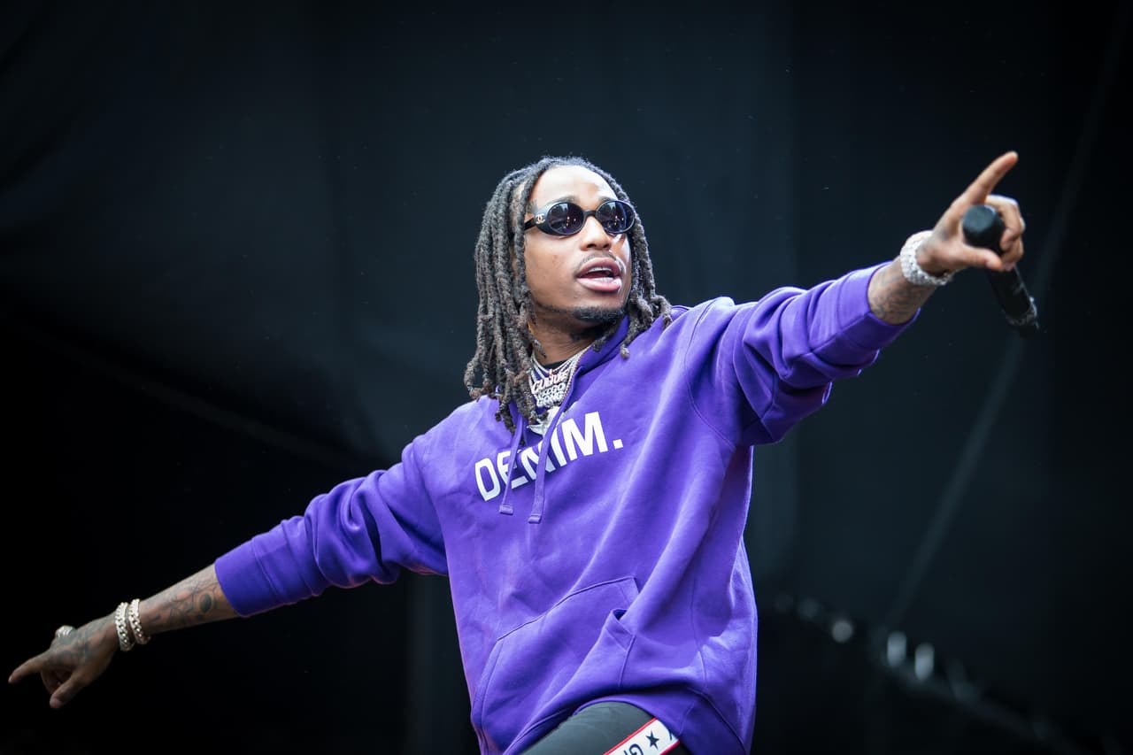 De acuerdo con 
<b><a href="https://www.tmz.com/2020/01/29/offset-detained-arrested-gun-shopping-center/" target="_blank">TMZ</a></b>, la policía recibió una querella de que había una persona armada en el estacionamiento del centro comercial 
<b><a href="https://thegrovela.com/" target="_blank">The Grove</a></b>.