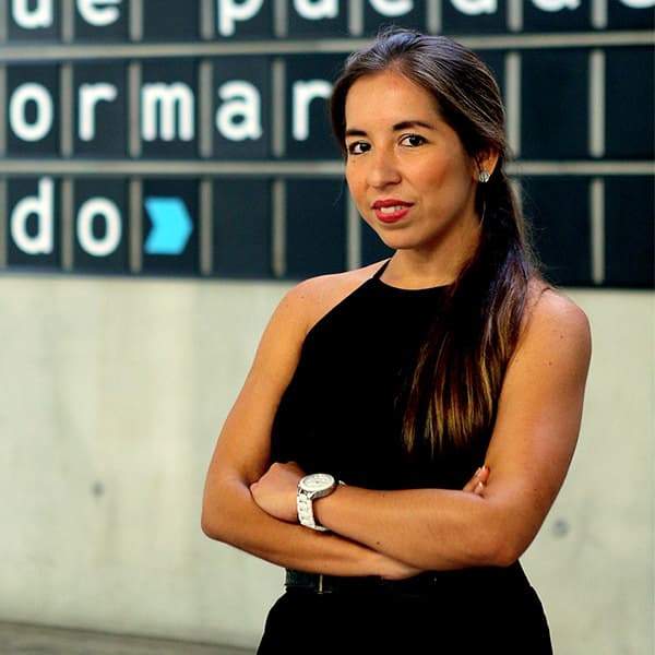 <b>Katia Vega</b>: es una computista peruana, que se desempeña como profesora de diseño interactivo en la Universidad de California, en Davis. Es la creadora de Beauty Technology, que integra la tecnología con la cosmética para aplicarla en la piel, las uñas y el cabello con el objetivo de transformar la superficie del cuerpo en una plataforma interactiva.