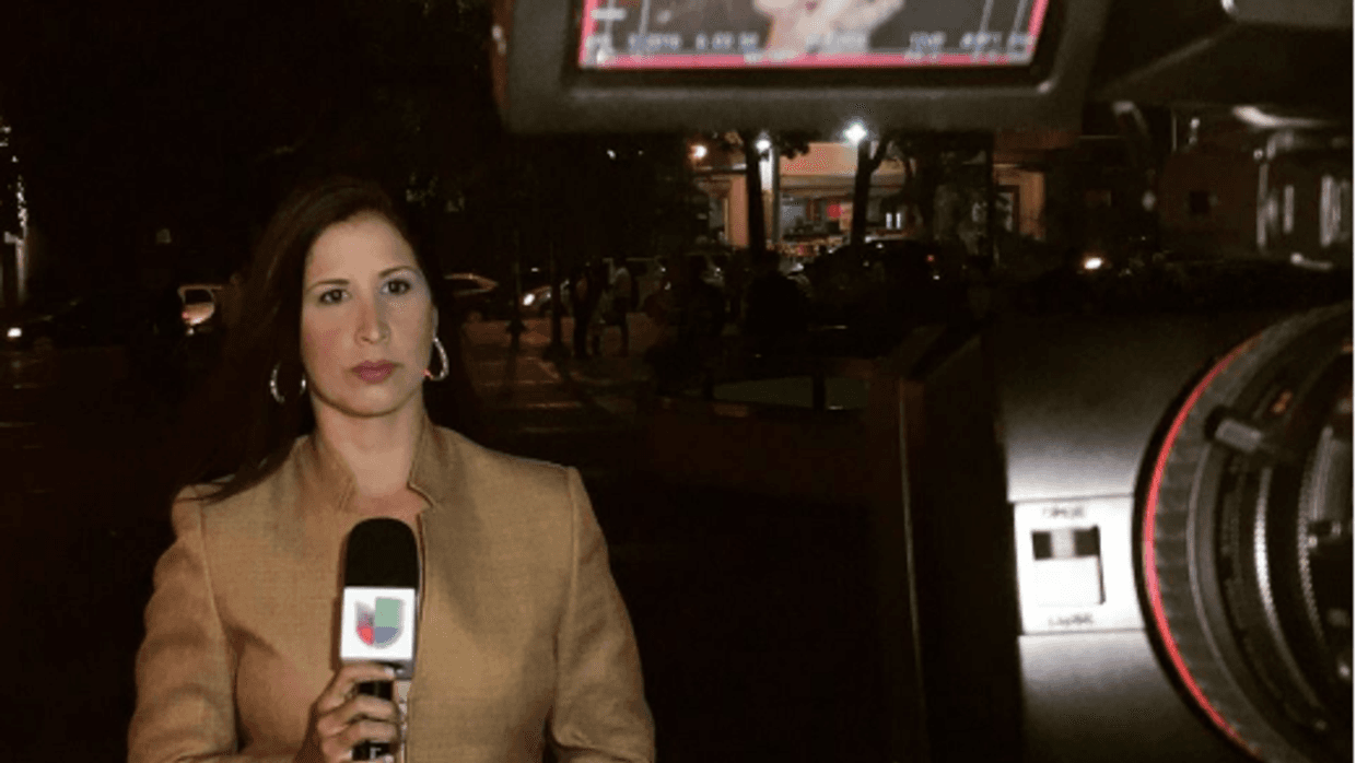Elyangélica González reporting for Univision