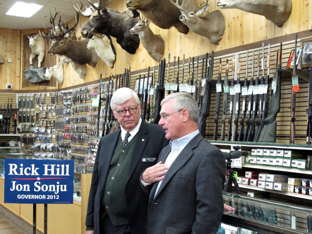 <b>Puesto 9. Montana</b>
<br>
<ul>
 <li>Tasa de verificación de antecedentes de armas de fuego de enero a junio de 2021: 101 por cada 1,000 personas</li>
 <li>Verificaciones de antecedentes de armas de fuego hasta junio de 2021: 85,087. </li>
 <li>Total de verificaciones de antecedentes de armas de fuego en 2020: 172,700.</li>
 <li>Total de verificaciones de antecedentes de armas de fuego en 2019: 115,800.</li>
 <li>Cambio de 2019 a 2020: +49.1%. </li>
 <li>Muertes por arma de fuego en 2019: 18.3 por cada 100.000 habitantes.</li>
</ul>
<br>Según NPR, “los vendedores de armas de todo el país dijeron que la pandemia y los disturbios civiles del año pasado han llevado a los clientes a sentir que deben tomar el control de la protección de sus familias”.
<br>