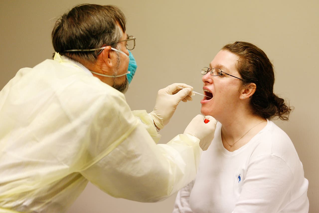 Cómo ahorrar dinero si tiene un plan de salud con deducibles altos